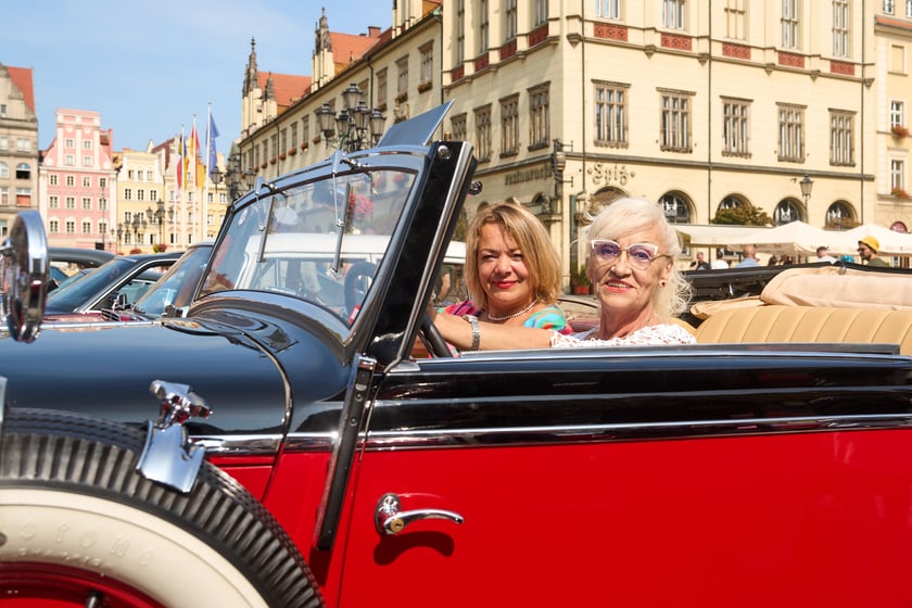 Samochody na MotoClassic 2024 r.