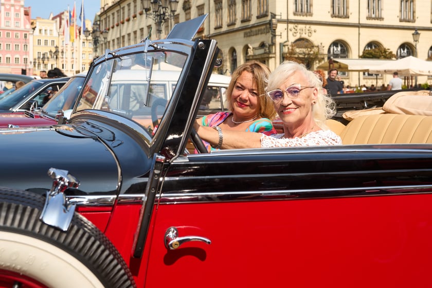 Samochody na MotoClassic 2024 r.