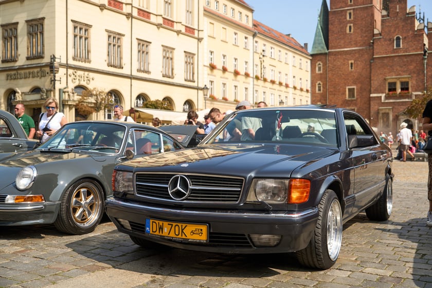 Samochody na MotoClassic 2024 r.