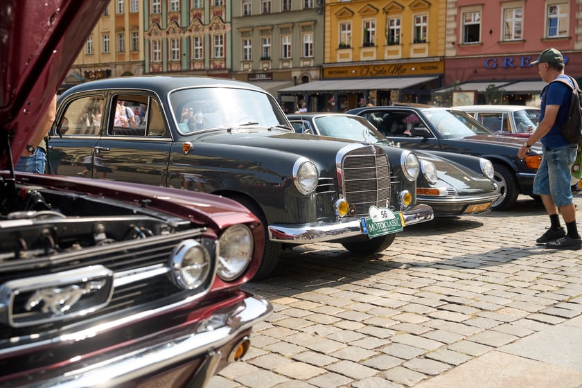 Samochody na MotoClassic 2024 r.