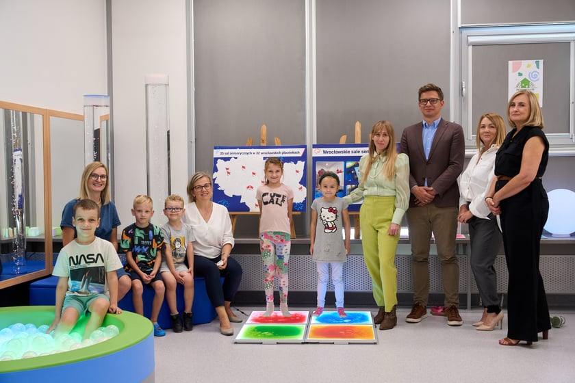 Sala integracji sensorycznej w przedszkolu integracyjnym nr 35 &bdquo;Tęczowy Domek&rdquo; przy ul. gen. K. Pułaskiego prezentowana podczas konferencji zorganizowanej 23 sierpnia z okazji uruchomienia we Wrocławiu 35 nowych sal