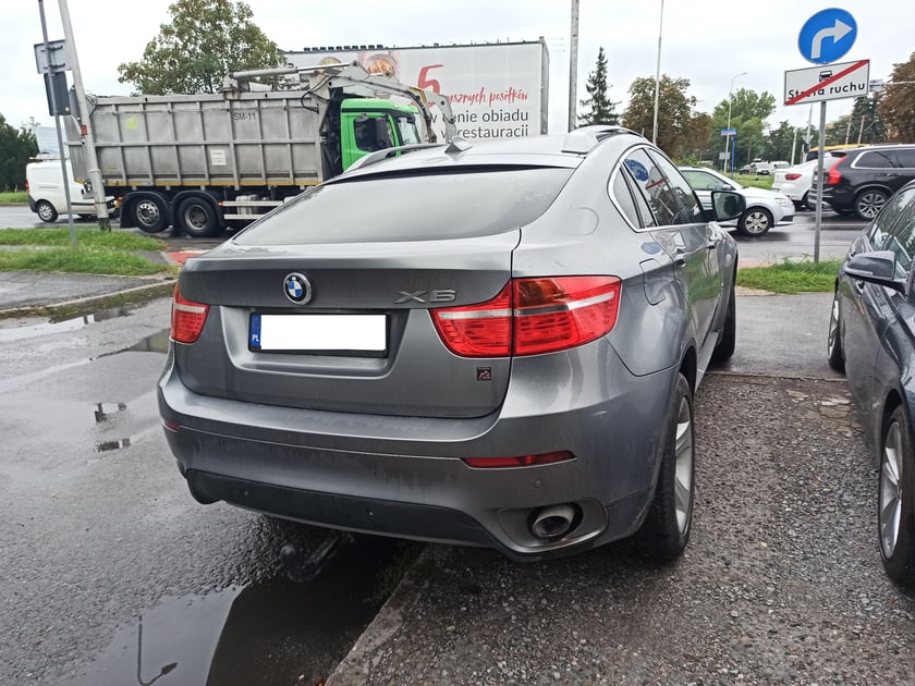 Przykłady nieprawidłowego parkowania