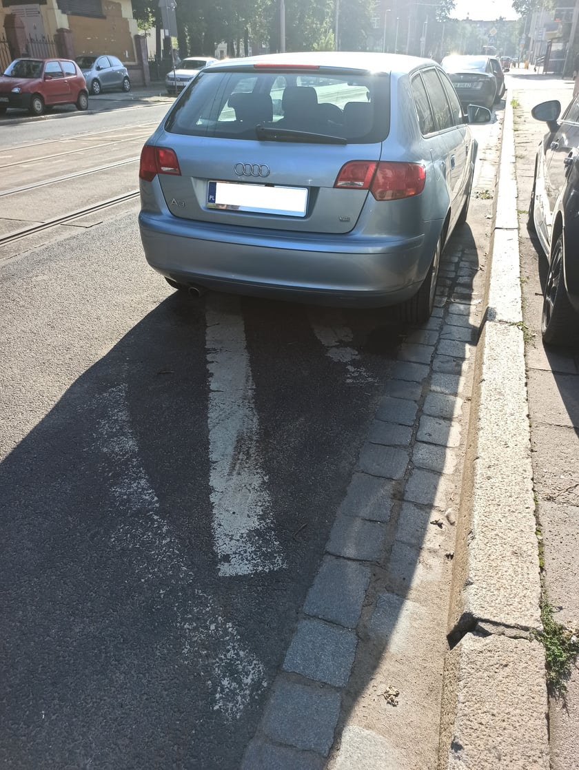 Przykłady nieprawidłowego parkowania