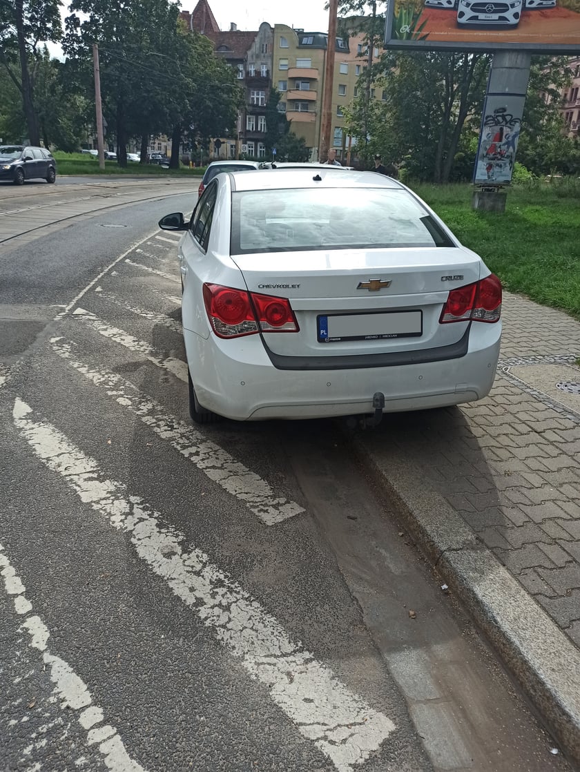 Przykłady nieprawidłowego parkowania