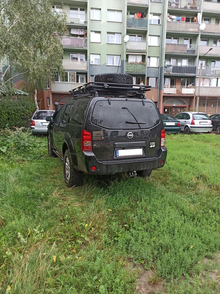 Przykłady nieprawidłowego parkowania