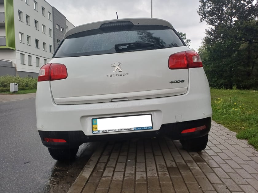 Przykłady nieprawidłowego parkowania