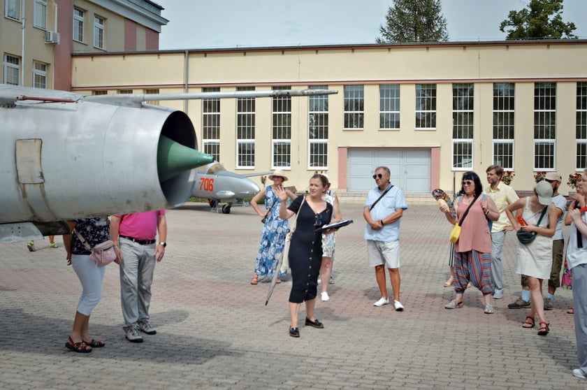 Spacer sąsiedzki po Psim Polu (18.08.2024), oprowadzają Monika Glińska i Zhanna Nogina