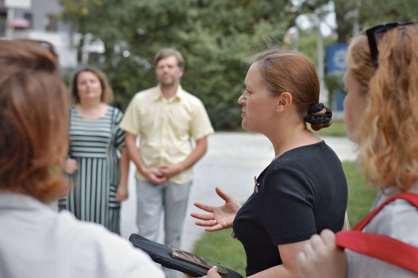 Spacer sąsiedzki po Psim Polu (18.08.2024), oprowadzają Monika Glińska i Zhanna Nogina