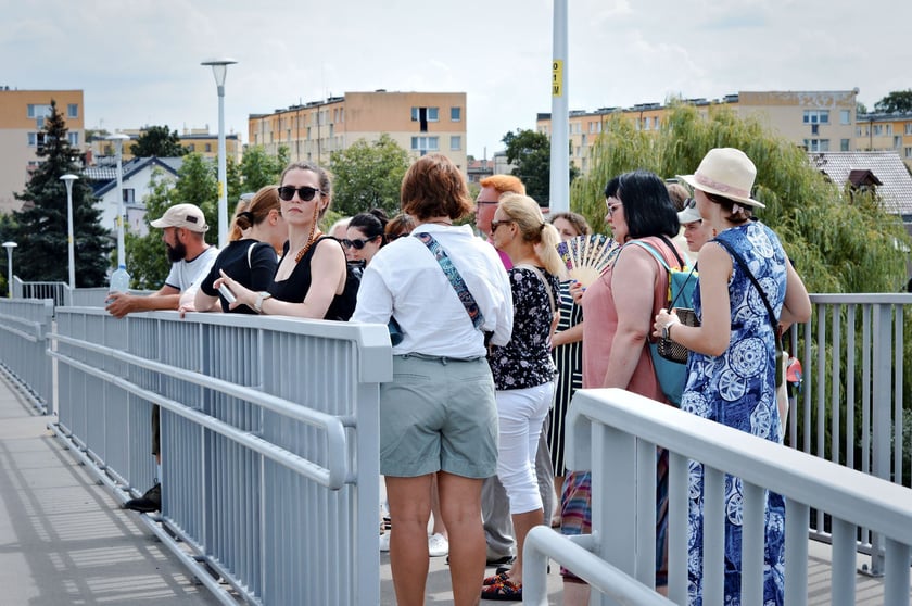 Spacer sąsiedzki po Psim Polu (18.08.2024), oprowadzają Monika Glińska i Zhanna Nogina