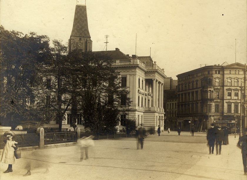 Plac Jana Pawła II, 1905