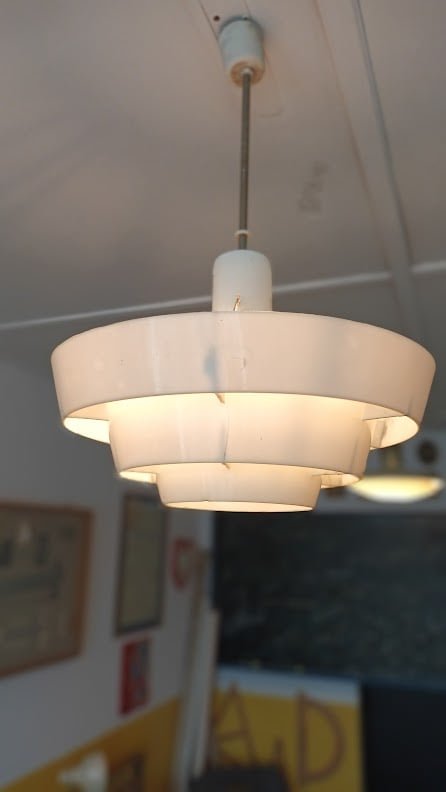 Lampa, jaka wisiała w wielu polskich szkołach
