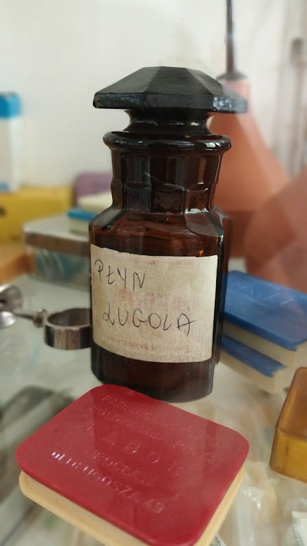 Płyn Lugola, kt&oacute;ry podawano dzieciom po katastrofie w Czarnobylskiej Elektrowni Jądrowej w 1986 roku.