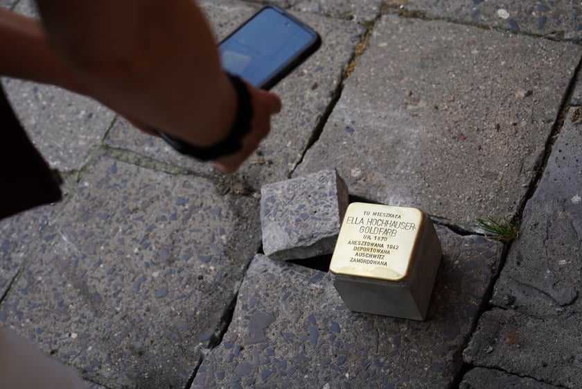 Kamienie pamięci Stolpersteine przy ul. Lelewela, 3 września 2024 r.