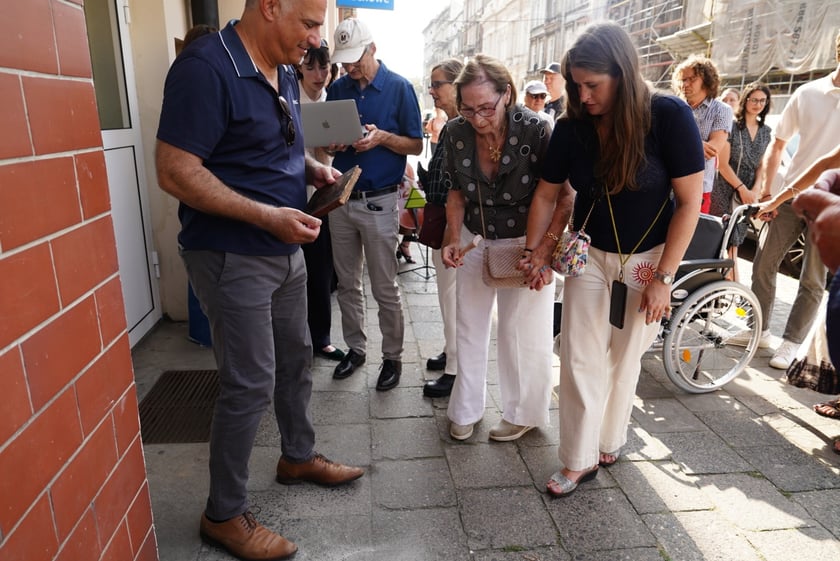 Kamienie pamięci Stolpersteine przy ul. Lelewela, 3 września 2024 r.