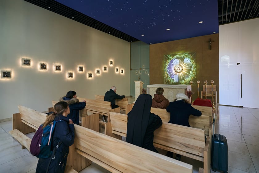 Stacja kolejowa z dworcem Wrocław Główny, marzec 2023