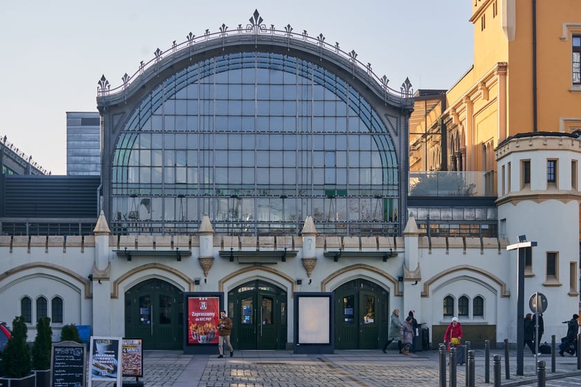 Stacja kolejowa z dworcem Wrocław Główny, marzec 2023