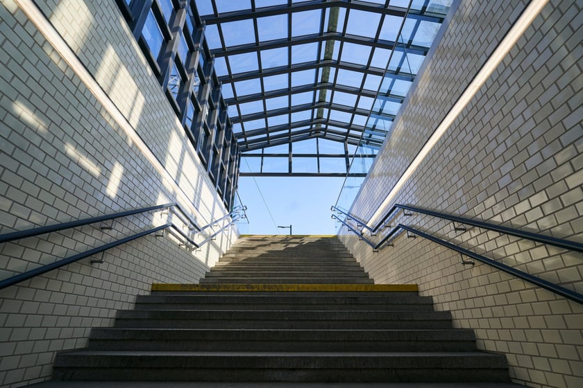 Stacja kolejowa z dworcem Wrocław Główny, marzec 2023