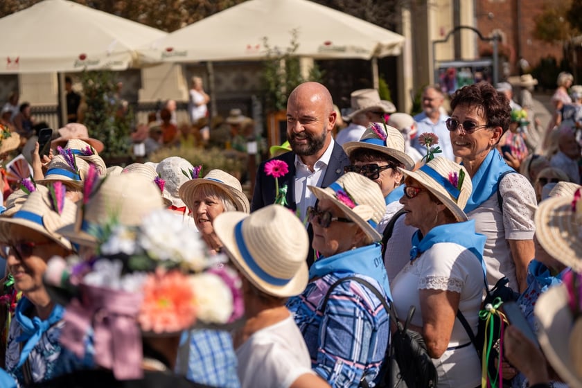 Marsz Kapeluszy i inauguracja Dni Seniora 2024