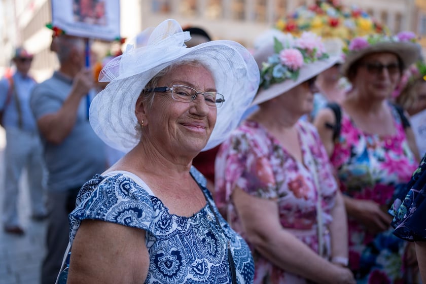 Marsz Kapeluszy i inauguracja Dni Seniora 2024