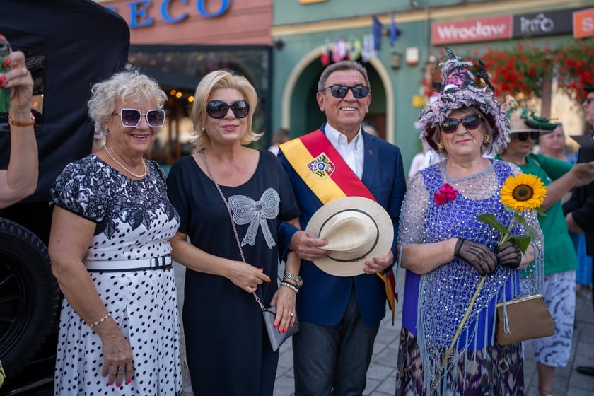 Marsz Kapeluszy i inauguracja Dni Seniora 2024