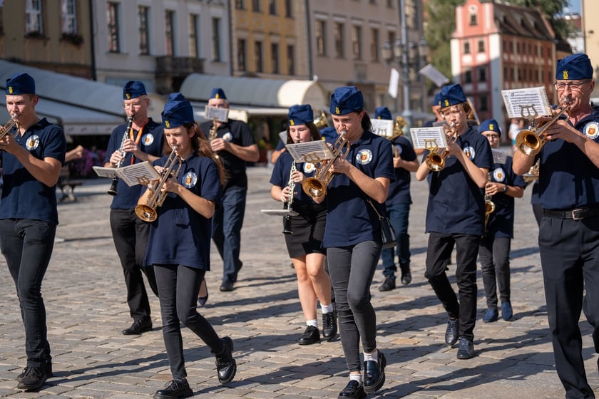 Marsz Kapeluszy i inauguracja Dni Seniora 2024