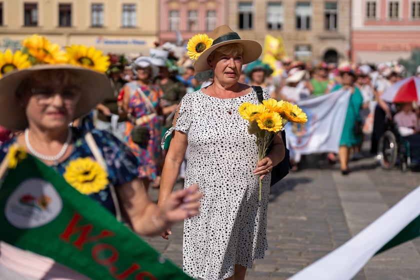 Marsz Kapeluszy i inauguracja Dni Seniora 2024