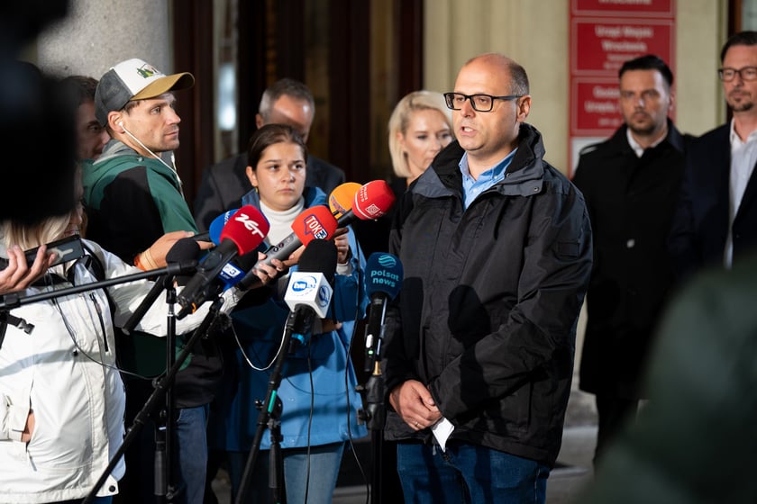 Prezydent Wrocławia Jacek Sutryk powołał sztab kryzysowy w związku z ostrzeżeniami IMGW - briefing prasowy, 12.09.2024