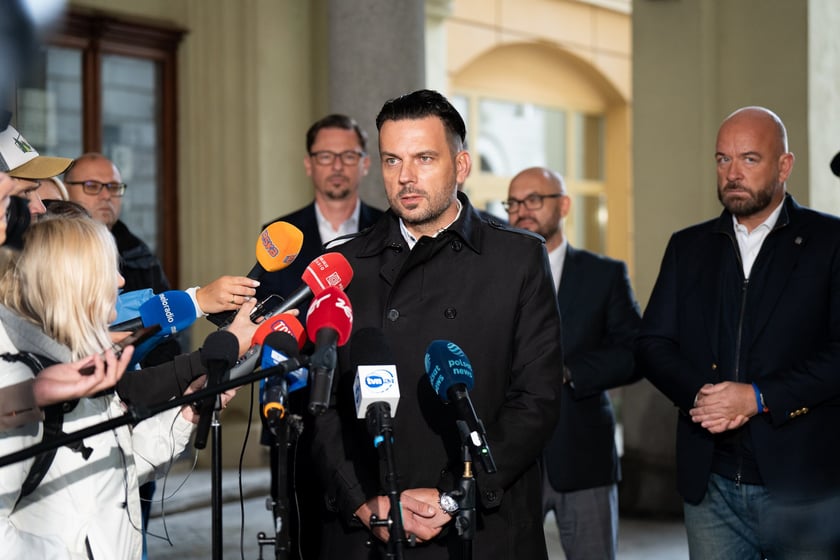 Prezydent Wrocławia Jacek Sutryk powołał sztab kryzysowy w związku z ostrzeżeniami IMGW - briefing prasowy, 12.09.2024