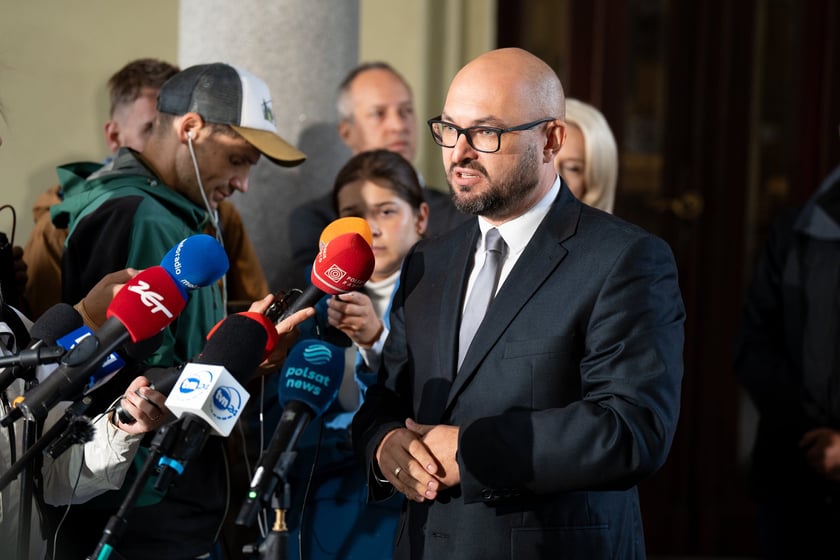 Prezydent Wrocławia Jacek Sutryk powołał sztab kryzysowy w związku z ostrzeżeniami IMGW - briefing prasowy, 12.09.2024