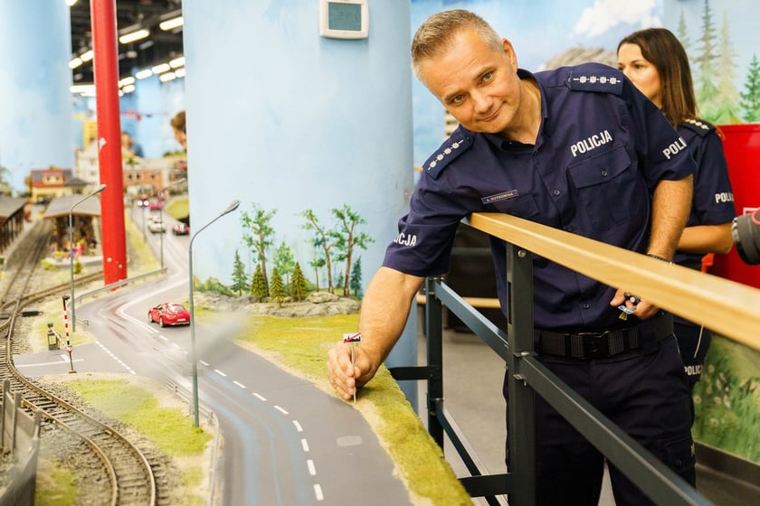 Kolejkowo i Policja Dolnośląska rozpoczynają akcję „Bezpieczna droga do szkoły”