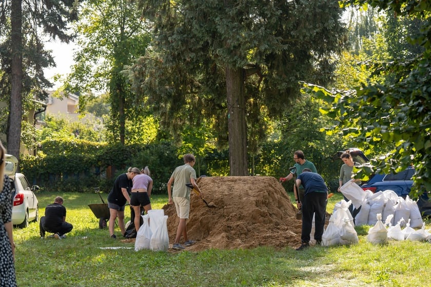 punkt wydawania worków z piaskiem, ulica Osobowicka 132