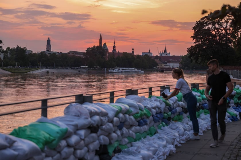 WIdok na umocnienia przy Odrze w centrum Wrocławia