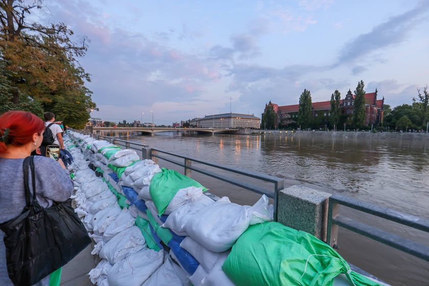 WIdok na umocnienia przy Odrze w centrum Wrocławia