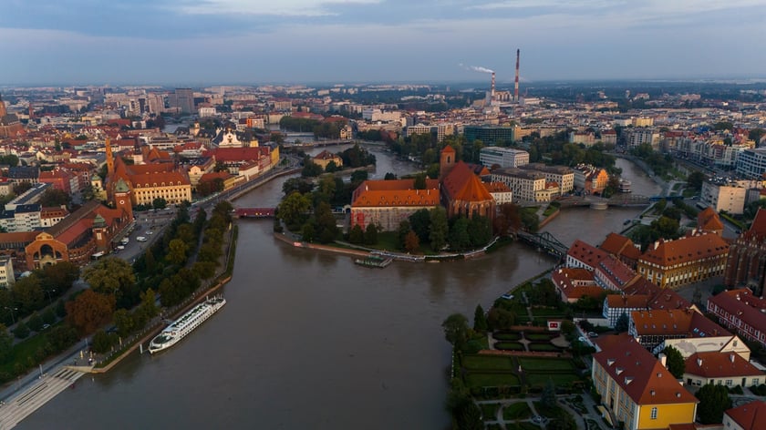 Odra we Wrocławiu, centrum miasta, 19 września rano