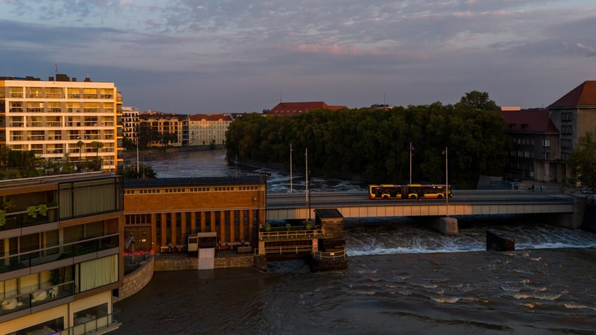 Odra we Wrocławiu, centrum miasta, 19 września rano