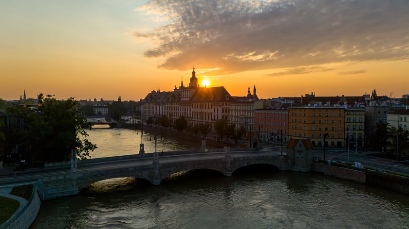 Odra we Wrocławiu, centrum miasta, 19 września rano
