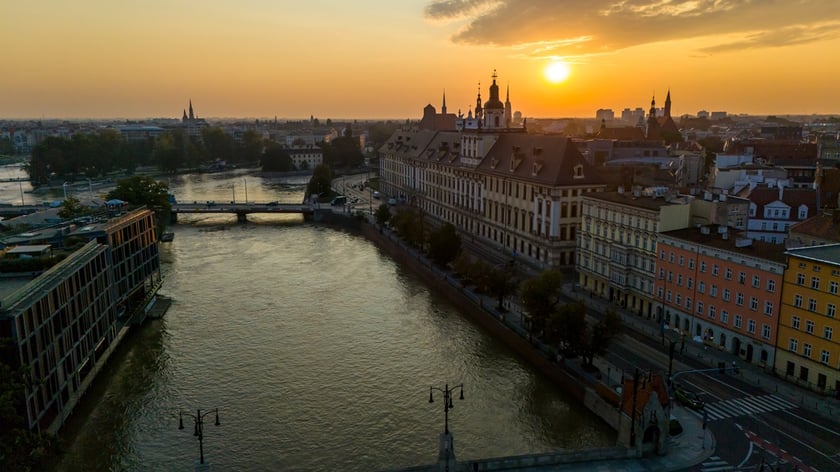 Odra we Wrocławiu, centrum miasta, 19 września rano