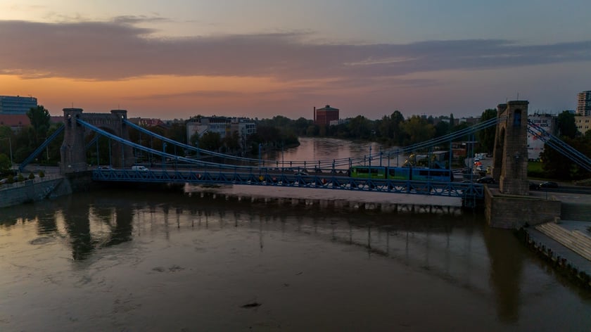 Odra we Wrocławiu, centrum miasta, 19 września rano