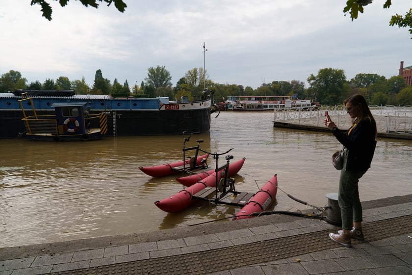 Statki i łodzie wrocławskiej żeglugi wycieczkowej na Odrze w okresie zagrożenia powodzią
