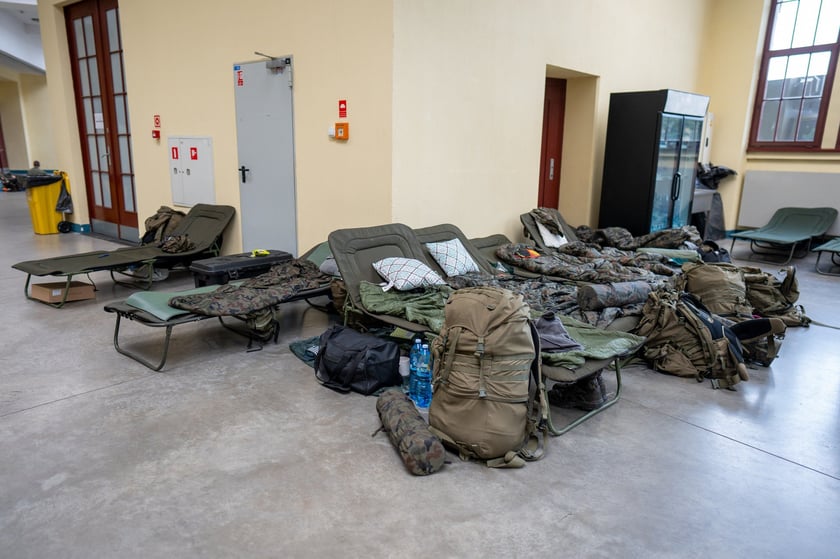 Wojsko pomaga powodzianom z Wrocławia i Dolnego Śląska, żołnierze są zakwaterowani w kompleksie Hali Stulecia