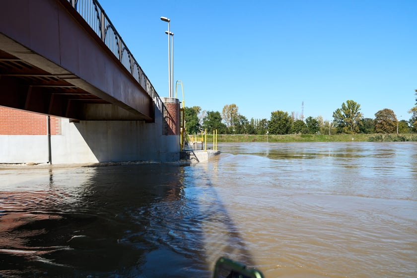Patrol policyjny na Odrze we Wrocławiu