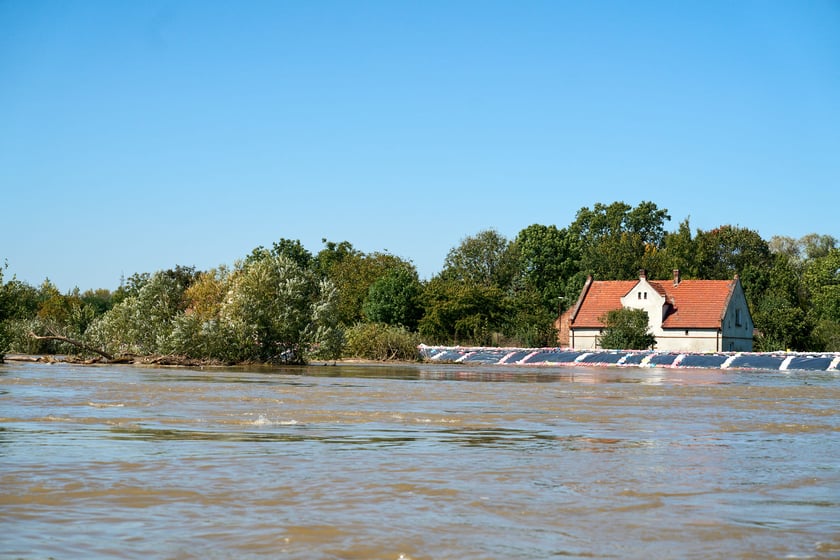 Patrol policyjny na Odrze we Wrocławiu