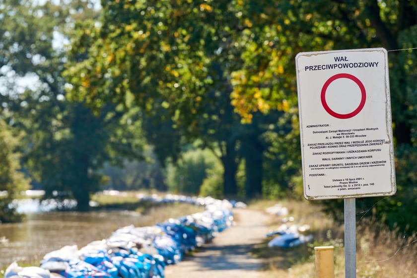 Patrol policyjny na Odrze we Wrocławiu