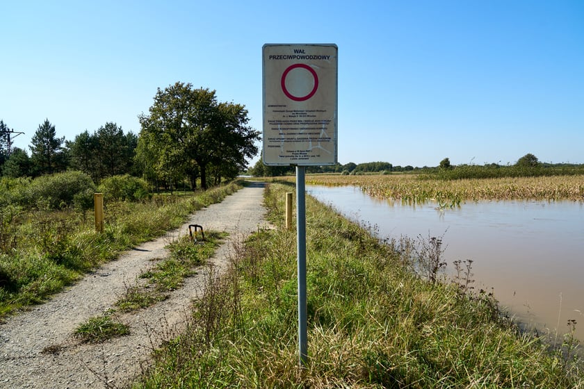 Patrol policyjny na Odrze we Wrocławiu