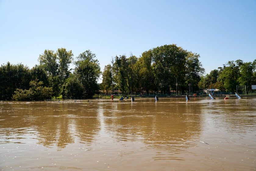 Patrol policyjny na Odrze we Wrocławiu