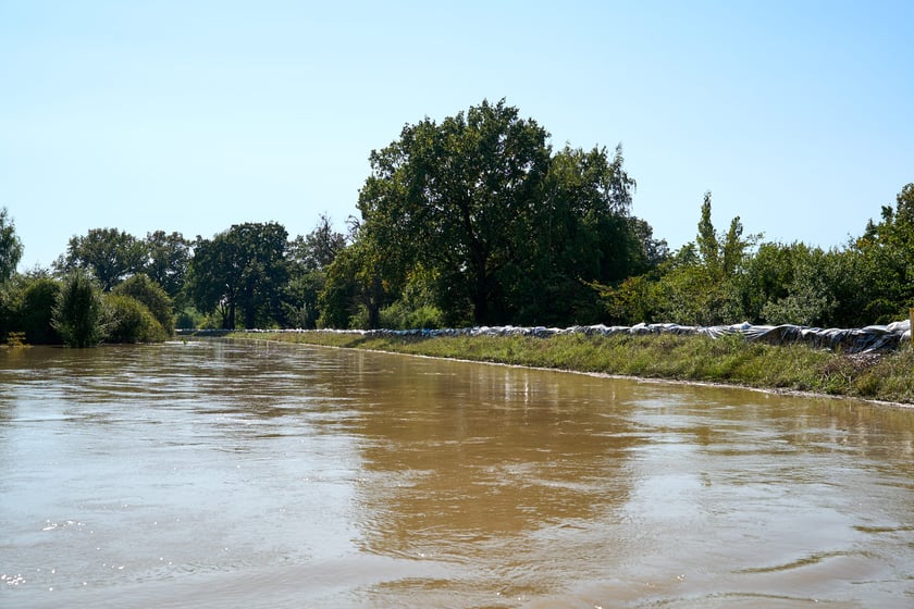 Patrol policyjny na Odrze we Wrocławiu