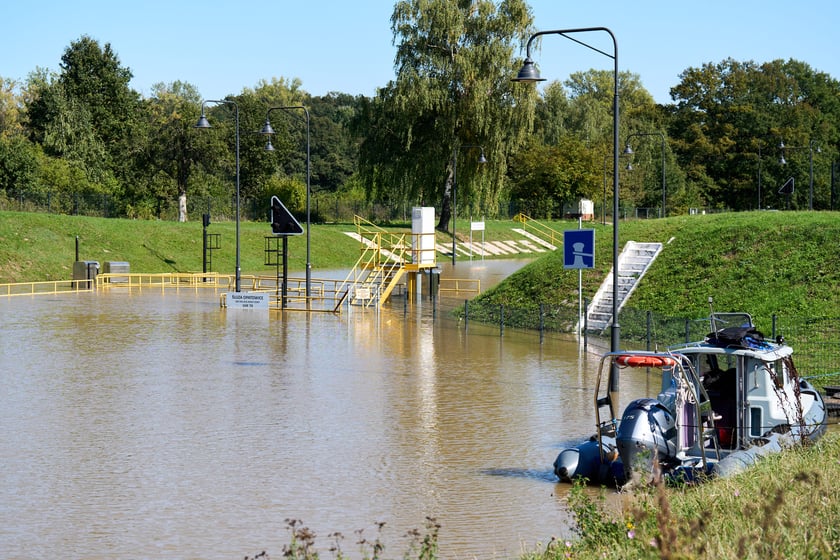 Patrol policyjny na Odrze we Wrocławiu