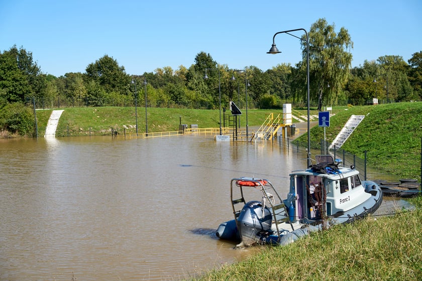 Patrol policyjny na Odrze we Wrocławiu