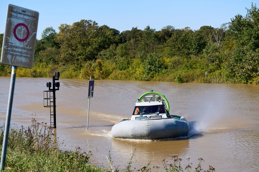 Patrol policyjny na Odrze we Wrocławiu