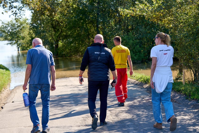 Patrol policyjny na Odrze we Wrocławiu